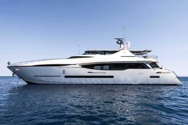 Sezavi yacht rental service - Aicon